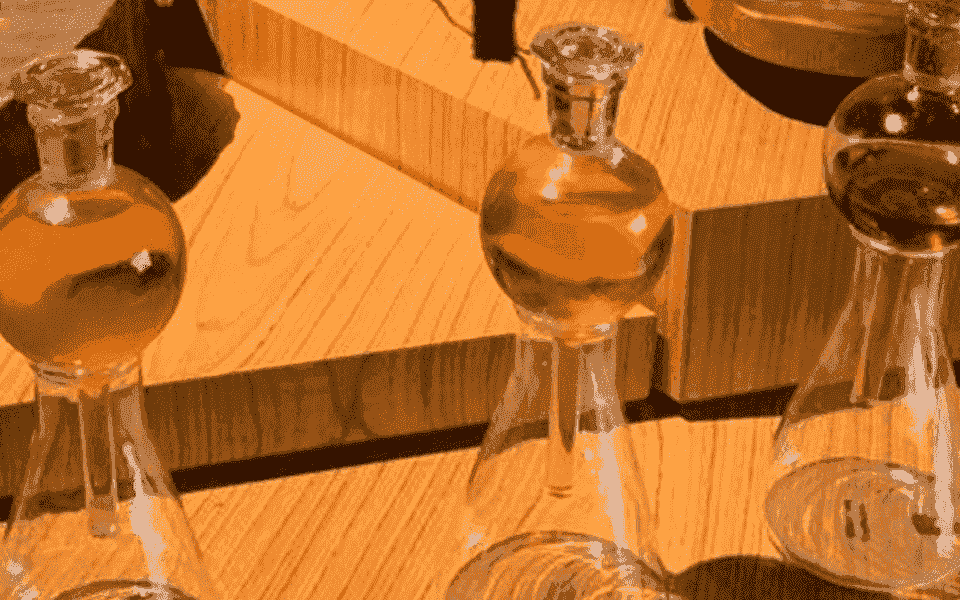 forografia de frascos de perfume